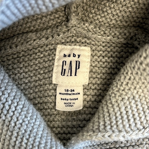 GAP - Brannan baby bear long sleeve knit hooded button cardigan sweater. - Picture 5 of 5
